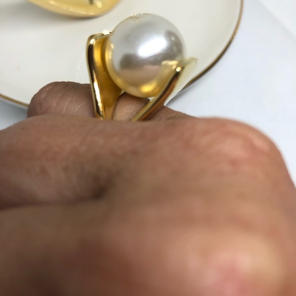 New Arrival!! Statement Maker Pearl Ring- Big and Bold - SZ 6 - Picture 5 of 9